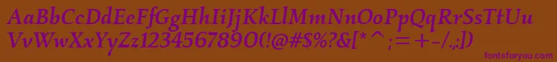 KallosmditcTtMediumitalic-Schriftart – Violette Schriften auf braunem Hintergrund