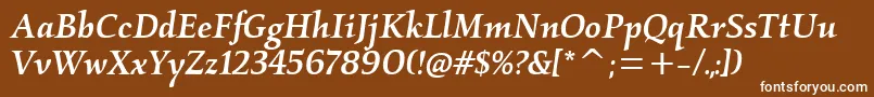 KallosmditcTtMediumitalic-fontti – valkoiset fontit ruskealla taustalla