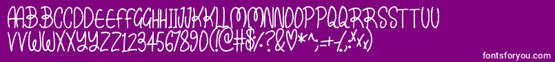 Czcionka Kissy – białe czcionki na fioletowym tle