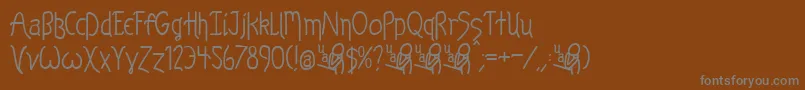 KelpBan-fontti – harmaat kirjasimet ruskealla taustalla
