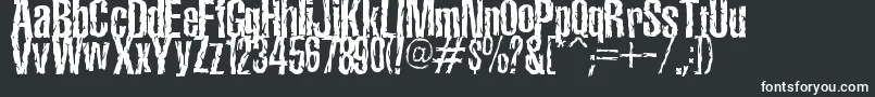 TerroramaChiseled-fontti – valkoiset fontit mustalla taustalla