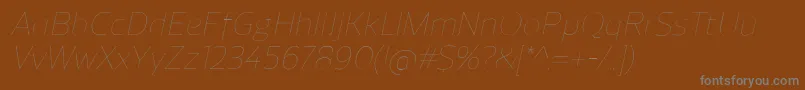 ReganUltralightitalic-Schriftart – Graue Schriften auf braunem Hintergrund