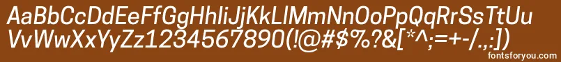 CooperhewittMediumitalic-Schriftart – Weiße Schriften auf braunem Hintergrund