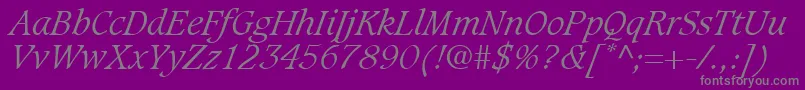 GrammateusLightSsiLightItalic-fontti – harmaat kirjasimet violetilla taustalla