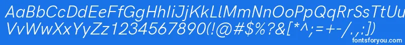 HkgroteskItalic-fontti – valkoiset fontit sinisellä taustalla