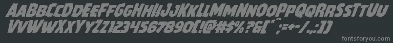 Howlinmadsuperital-fontti – harmaat kirjasimet mustalla taustalla