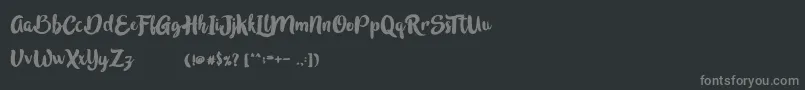 InBlossomVintage-fontti – harmaat kirjasimet mustalla taustalla