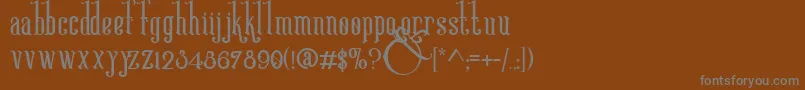 VictoriandecoDemo-fontti – harmaat kirjasimet ruskealla taustalla