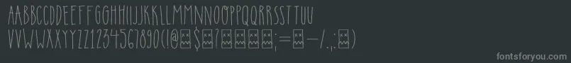 DkInsomniac-fontti – harmaat kirjasimet mustalla taustalla