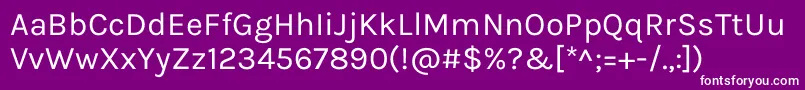KarlaRegular-Schriftart – Weiße Schriften auf violettem Hintergrund