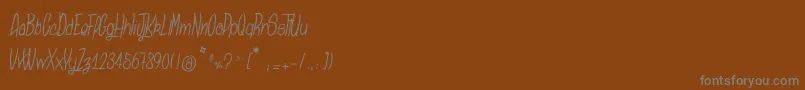Czcionka SansaulPetronika – szare czcionki na brązowym tle
