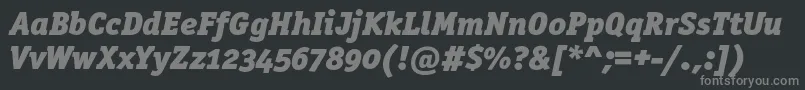OfficinaserifblackoscItalic-fontti – harmaat kirjasimet mustalla taustalla