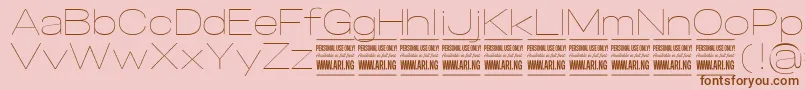 SpecifypersonalExpthin-Schriftart – Braune Schriften auf rosa Hintergrund