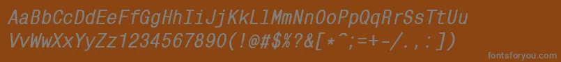 MonocondensedcBoldItalic-Schriftart – Graue Schriften auf braunem Hintergrund