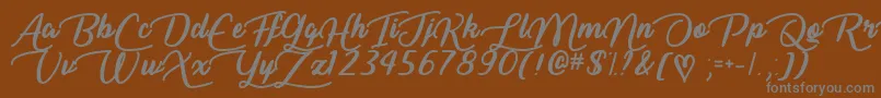LiarScriptTtf-fontti – harmaat kirjasimet ruskealla taustalla