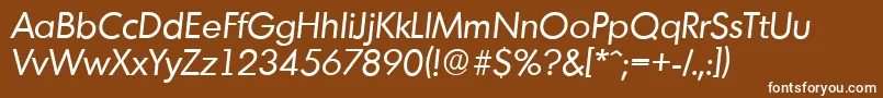 MontrealserialItalic-fontti – valkoiset fontit ruskealla taustalla