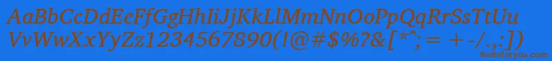 CharisSilItalic-Schriftart – Braune Schriften auf blauem Hintergrund