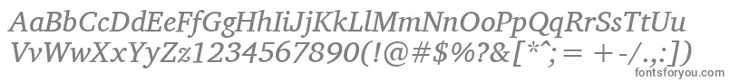 CharisSilItalic-fontti – harmaat kirjasimet valkoisella taustalla