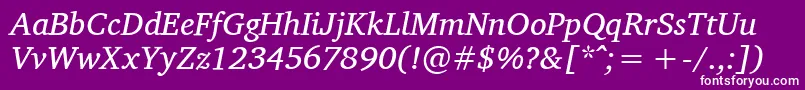 CharisSilItalic-fontti – valkoiset fontit violetilla taustalla