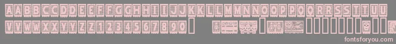 PapelpicadoRegular-fontti – vaaleanpunaiset fontit harmaalla taustalla