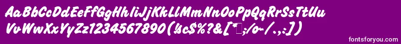 Weitere Informationen zur ChallengeExtraBoldLetPlain.1.0-Schriftart ChallengeExtraBoldLetPlain.1.0-Schriftart – Weiße Schriften auf violettem Hintergrund
