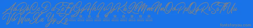CarolinaMountainsPersonalUse-fontti – harmaat kirjasimet sinisellä taustalla