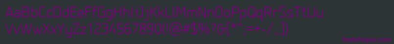 Czcionka PfisotextproLight – fioletowe czcionki na czarnym tle