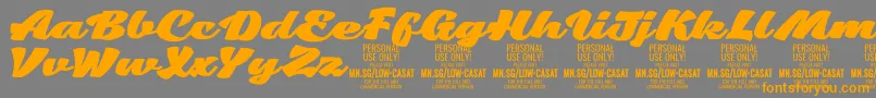 Шрифт LowcasatfatPersonalUse – оранжевые шрифты на сером фоне