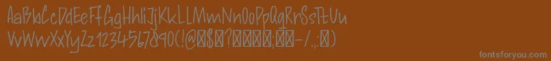 Fonte DkAndorraScript – fontes cinzas em um fundo marrom