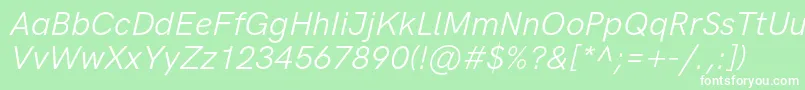 HkgroteskLegacyitalic-fontti – valkoiset fontit vihreällä taustalla