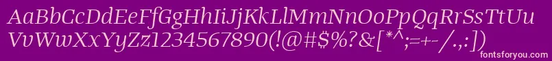 Police TangerserifwideBookitalic – polices roses sur fond violet