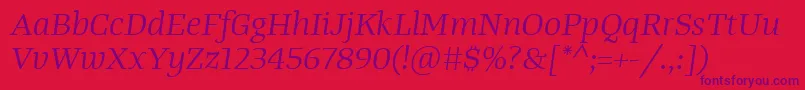 TangerserifwideBookitalic-fontti – violetit fontit punaisella taustalla