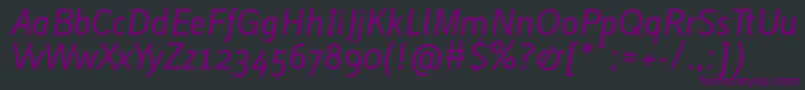 Czcionka LacunaItalic – fioletowe czcionki na czarnym tle