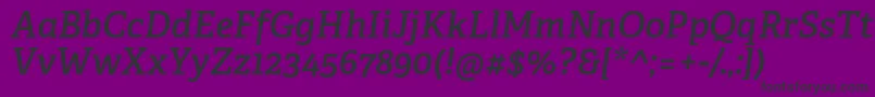 AdelleCyrillicSemiboldItalic-Schriftart – Schwarze Schriften auf violettem Hintergrund