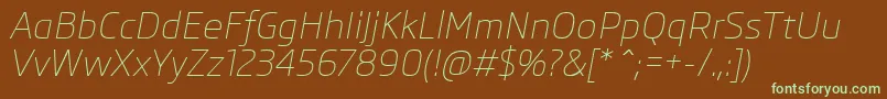 フォントSkodaProLightItalic – 緑色の文字が茶色の背景にあります。