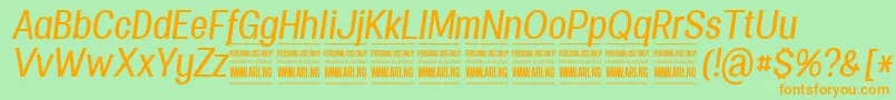 SpecifypersonalConmediumitalic-Schriftart – Orangefarbene Schriften auf grünem Hintergrund