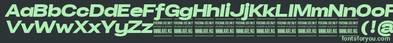 SpecifypersonalExpblackitalic-Schriftart – Grüne Schriften auf schwarzem Hintergrund