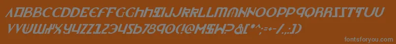 LionheartItalic-fontti – harmaat kirjasimet ruskealla taustalla