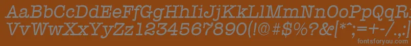TypewriterSerialRegularitalicDb-fontti – harmaat kirjasimet ruskealla taustalla
