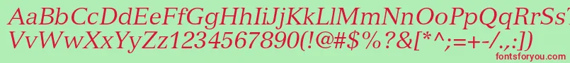 VersaillesltstdItalic-fontti – punaiset fontit vihreällä taustalla