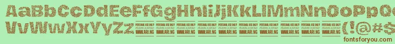 Шрифт HierografpatternPersonal – коричневые шрифты на зелёном фоне