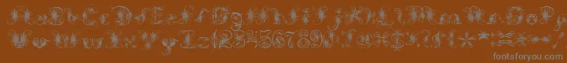 ExtravagantPete-fontti – harmaat kirjasimet ruskealla taustalla