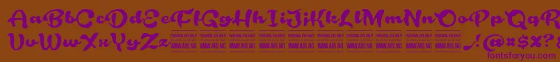 RoughrakooninPersonal-Schriftart – Violette Schriften auf braunem Hintergrund