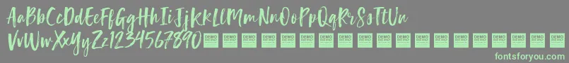 LuckyTurnsDemo-Schriftart – Grüne Schriften auf grauem Hintergrund