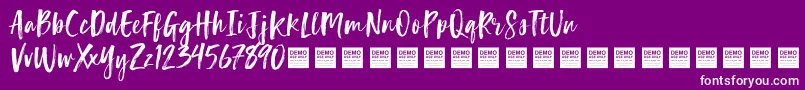 Czcionka LuckyTurnsDemo – białe czcionki na fioletowym tle