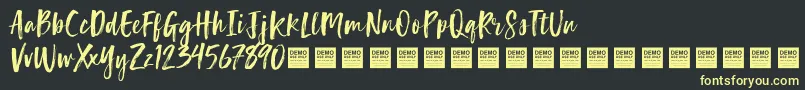 Fonte LuckyTurnsDemo – fontes amarelas em um fundo preto