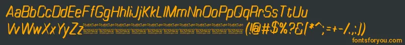 フォントTinyplateItalicDemo – 黒い背景にオレンジの文字