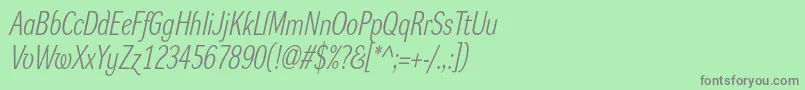 フォントDynagrotesklcItalic – 緑の背景に灰色の文字