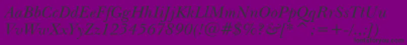 NewBaskervilleItalicBt-fontti – mustat fontit violetilla taustalla