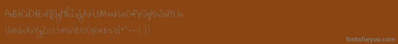 Weitere Informationen zur BmdShorthaltThin-Schriftart BmdShorthaltThin-Schriftart – Graue Schriften auf braunem Hintergrund